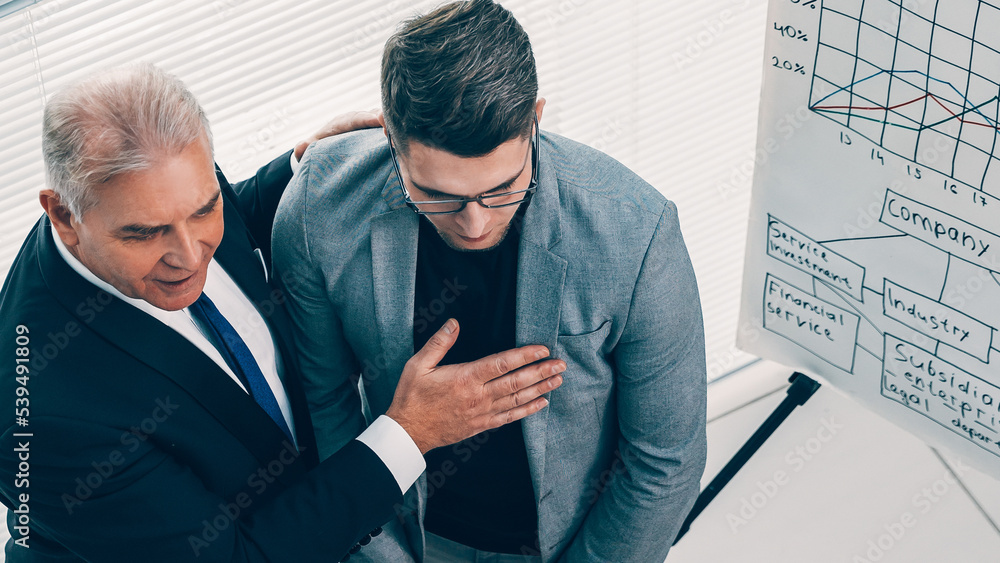 Wall mural businessman congratulating an employee on a successful presentation