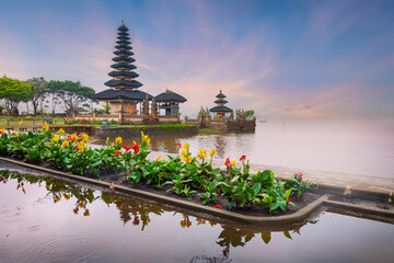 Pura Ulun Danu temple on a lake Beratan, Bali - obrazy, fototapety, plakaty