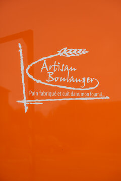 logo artisan boulanger qui ressence les boulanger faisant leur pain enti&egrave;rement