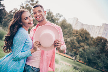 Photo session natural park forest lovely owners new flat romantic cute couple hold pink hat cover smiling healthy relationship