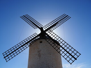 Consuegra, localidad española famosa por sus molinos de viento.