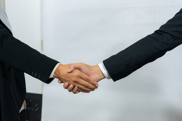 handshake to make an agreement