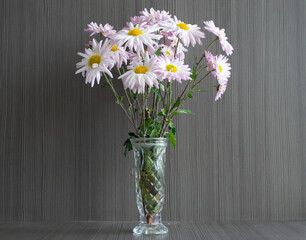 Fototapeta na wymiar Chrysanthemums in a vase