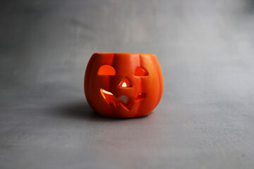 jack o lantern halloween arangement with pumpkins, leaves