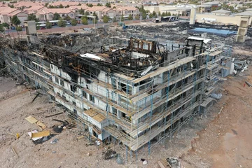 Afwasbaar Fotobehang Las Vegas New construction apartment fire