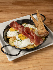 Huevos estrellados, tapas españolas