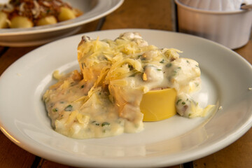 rondelli with creamy white sauce