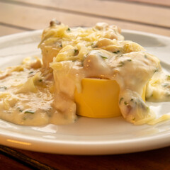 rondelli with creamy white sauce