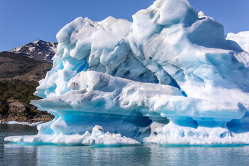 Témpano de hielo en lago argentino