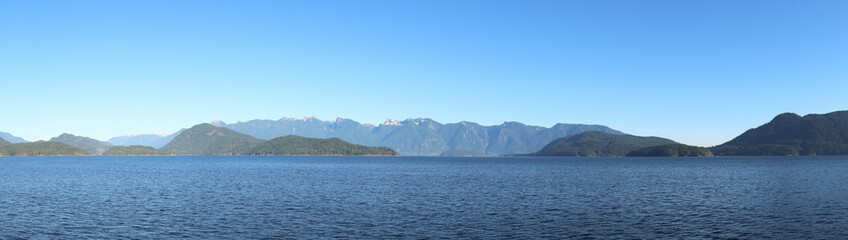 Fototapeta na wymiar panorama of Howe Sound from the ferry in beautiful british columbia