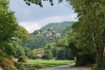 Fototapeta na wymiar Il borgo di Barbischio nel comune di Gaiole in Chianti in provincia di Siena, Italia.