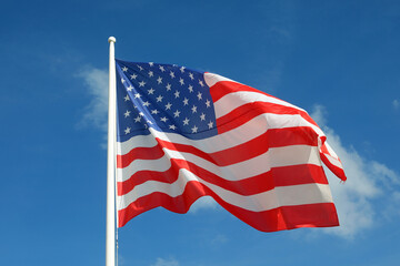 Obraz premium american flag with stars and red and white stripes on blue sky