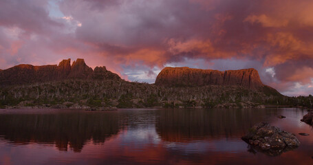 Fototapeta na wymiar mt geryon and lake elysia at sunset in tasmania
