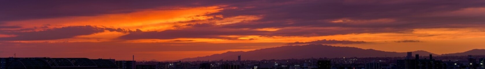 六甲山と市街地の夕焼けパノラマ情景＠大阪