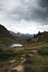 Obraz premium The lake over the mountains