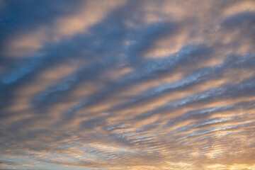 Obraz premium Beautiful orange sun rise with sea and clouds