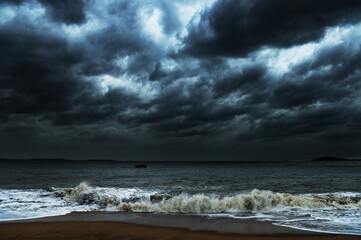 Storm seascape with dark clouds - obrazy, fototapety, plakaty