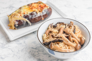 秋の味覚　キノコご飯と焼きナス
