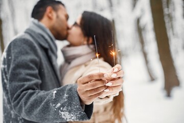 Focus on a sparkle in a hand's of romantic couple who kissing