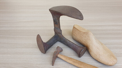Shoemaker's anvil, wooden shape of shoe and hammer.
Old shoemaker's tools used in the manufacture...