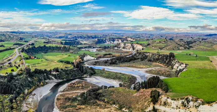 an aerial image of the meandering Mangaweka River on the North Island of New Zealand