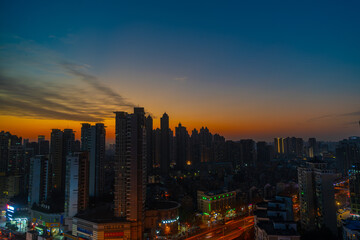 Fototapeta premium 大都会の夕暮れ