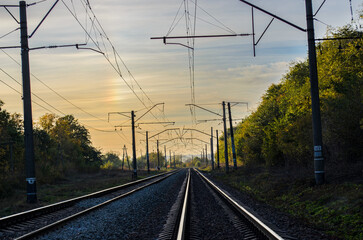 Fototapeta na wymiar railroad tracks in the morning