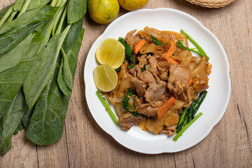 Stir-fried Rice Noodles with Soy Sauce and Pork