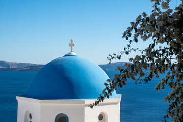 Blue Domed church sanorini overlooking sea - 539651424