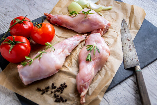 Cuisses de lapin crues &agrave; cuisiner