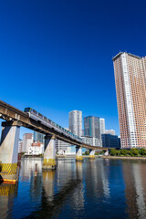 Fototapeta premium 運河と東京モノレ－ル