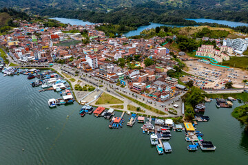 Guatap&eacute; aus der Luft: Ein atemberaubender Blick auf eine wundersch&ouml;ne Landschaft