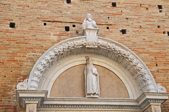 Recanati, portale della Chiesa di Sant'Agostino  - Marche