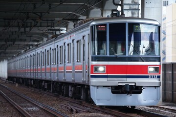 Fototapeta na wymiar 通勤電車 東急目黒線3000系