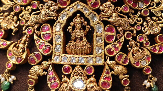 Bangalore, India 4th May 2022: Indian Customer In A Jewellery Exhibition Buying Gold On The Occasion Of Dhanteras And Vijayalaxmi. Traditional Ornaments With Marvelous Stones And Intricate Designs.