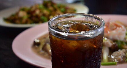 Drinking can cold drip, cold soda drip, blue red, wet drink, party, 