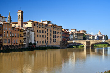 Fototapeta na wymiar Townhouses and historic buildings on the Arno River in the city of Florence