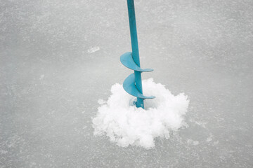 Drill for fishing stuck in the ice