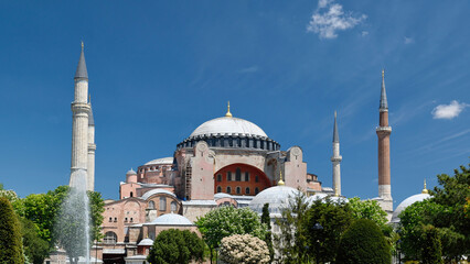 Fototapeta na wymiar Front view of the magnificent Hagia Sophia Mosque, Istanbul, Turkey