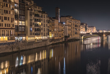 Fototapeta na wymiar Old bridge and Arno river by night, Florence