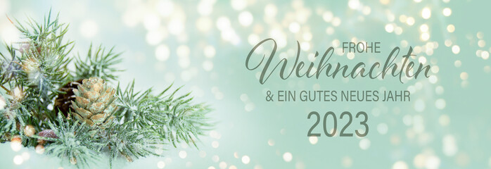 Fototapeta na wymiar Weihnachtskarte mit deutschem Text - Frohe Weihnachten und ein gutes neues Jahr 2023 - Dekoration mit Zapfen und Tannenzweig - Weihnachtsgrüße - Hintergrund Banner, Header