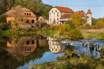 Fototapeta na wymiar Autumn view of Berounka river with remains of the Dolany mill (Dolansky mlyn) and their reflections in the river. Pilsen, the Czech republic.