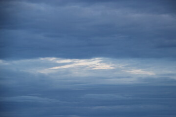 Obraz premium dark blue cloud with white light sky background and midnight evening time 