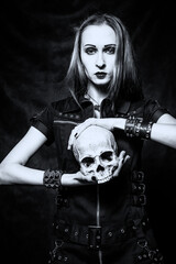 Gothic girl with skull - obrazy, fototapety, plakaty