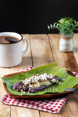 Puto bumbóng is a Filipino purple rice cake steamed in bamboo tubes. It is traditionally sold during the Christmas season. 