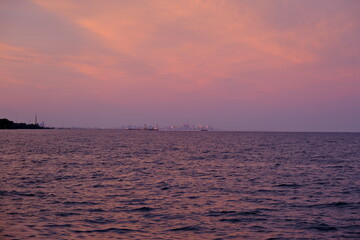 Naklejka premium Evening Toronto skyline with pinkish sky