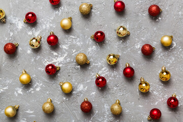 Christmas composition. a pattern of christmas balls on colored background. Flat lay, top view New year decor