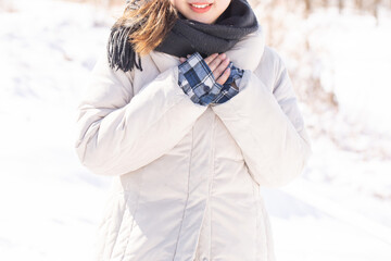 雪景色と女性　Snow