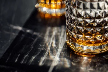 Fototapeten detail shot of a whiskey glass © Heleno