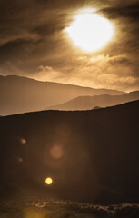 Atardecer en las monta&ntilde;as
